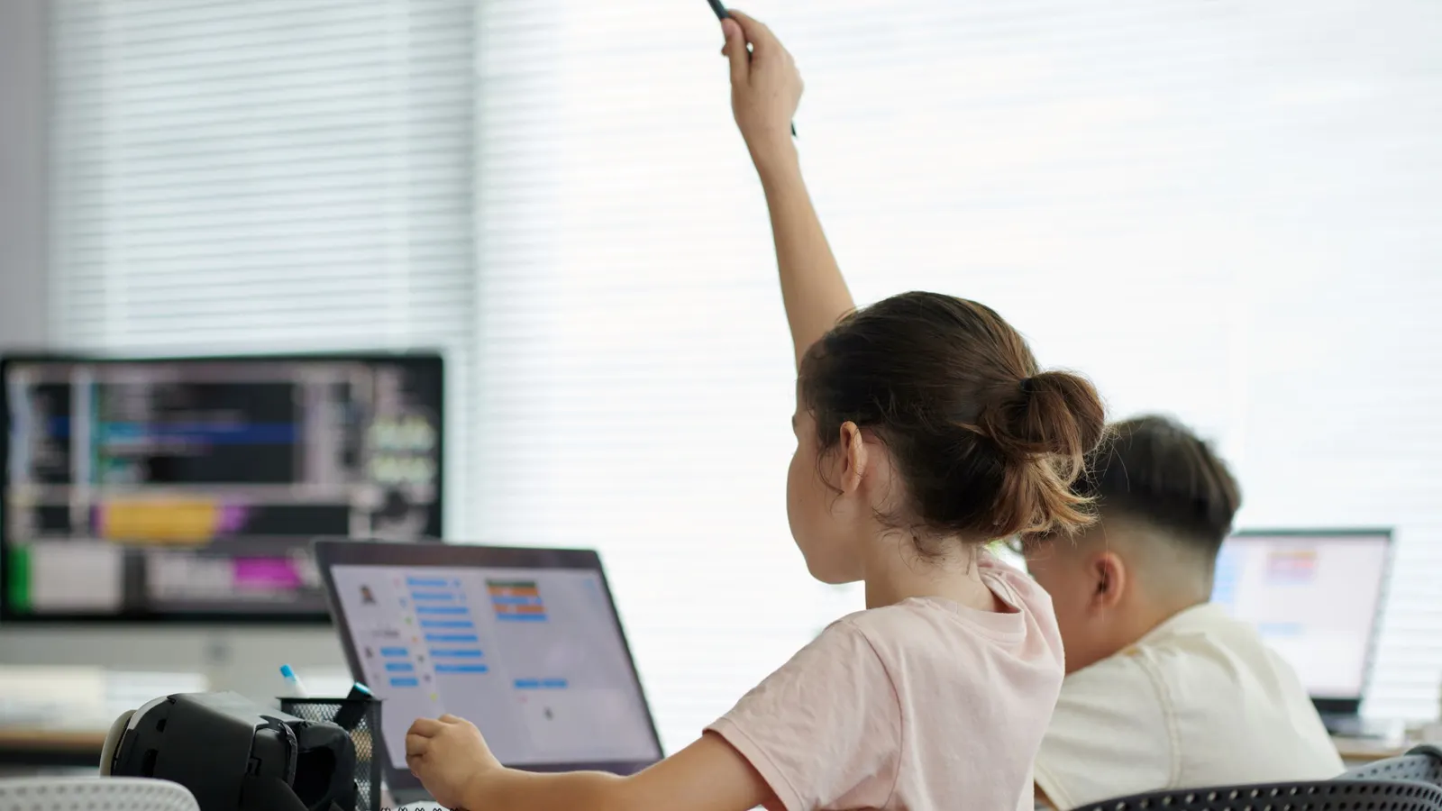Over 60 organizations sign White House pledge to invest in AI education