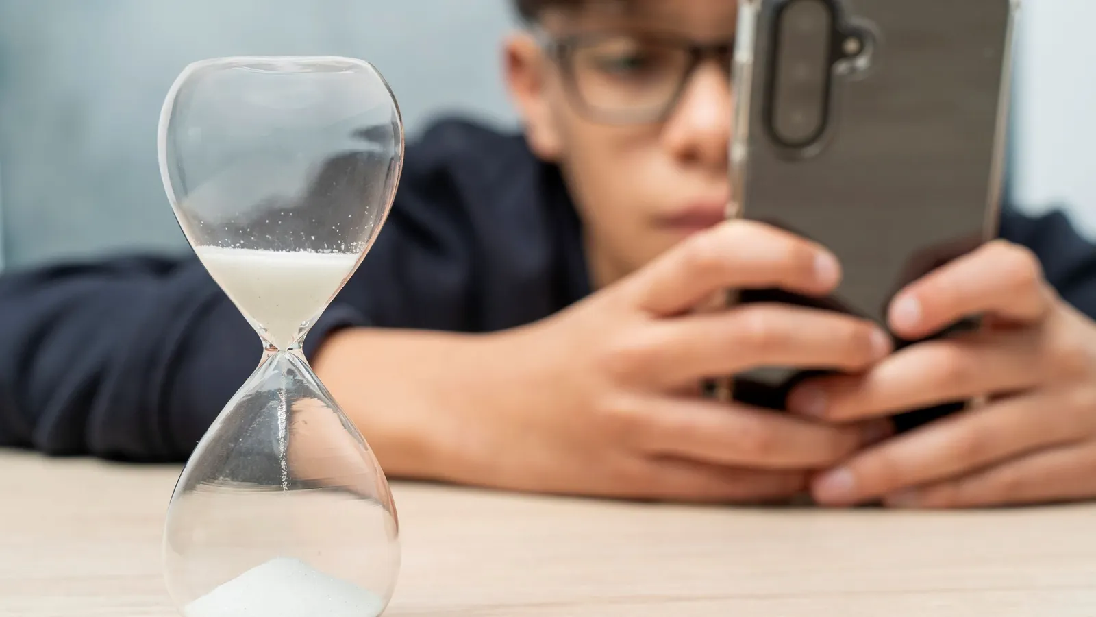 Surgeon general advisory urges caution on youth screen use